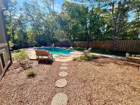 Exterior - 557 Williamsburg Ct, Cincinnati, OH 45244 photo 8 of 11