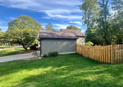 Exterior - 557 Williamsburg Ct, Cincinnati, OH 45244 photo 10 of 11