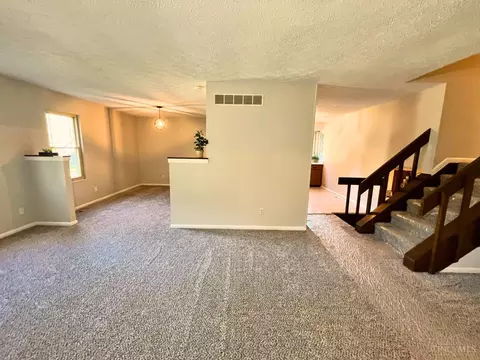 Living - 557 Williamsburg Ct, Cincinnati, OH 45244 photo 2 of 6