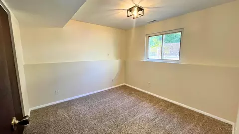Bedroom - 557 Williamsburg Ct, Cincinnati, OH 45244 photo 3 of 5