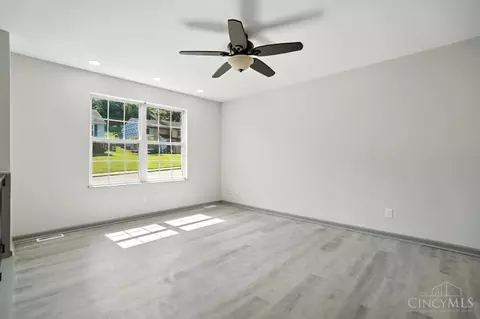 Living - 36 Timberline Ct, Cleves, OH 45002 photo 2 of 6
