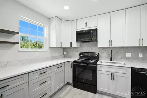 Kitchen - 36 Timberline Ct, Cleves, OH 45002 photo 4 of 4