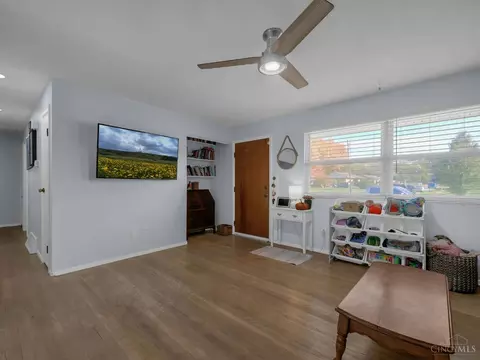 4641 Clayton Dr, Cincinnati, OH 45244 photo 9