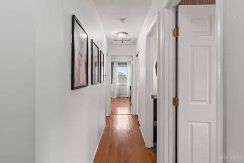 Entry Way - 2132 Trailridge Dr, Reading, OH 45215 photo 5 of 6
