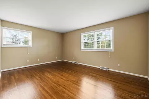 Bedroom - 10029 Windzag Ln, Montgomery, OH 45242 photo 3 of 3