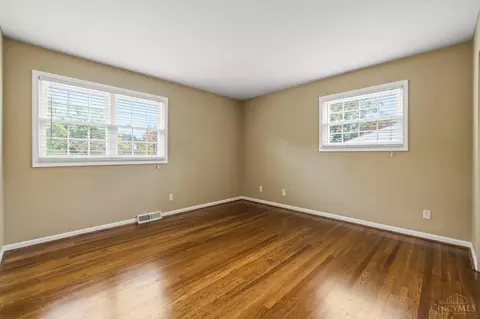 Bedroom - 10029 Windzag Ln, Montgomery, OH 45242 photo 2 of 3