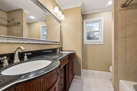 Bath - 10029 Windzag Ln, Montgomery, OH 45242 photo 1 of 2
