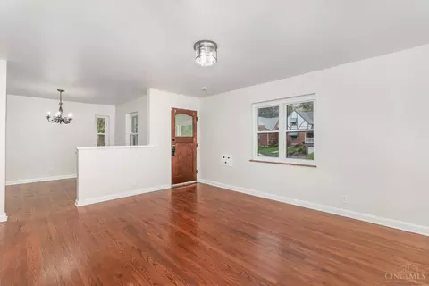 Living - 6045 Elbrook Ave, Golf Manor, OH 45237 photo 2 of 2