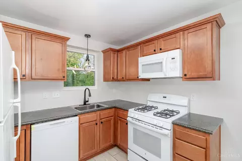 Kitchen - 6045 Elbrook Ave, Golf Manor, OH 45237 photo 3 of 3