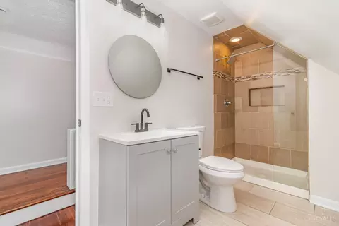 Bath - 6045 Elbrook Ave, Golf Manor, OH 45237 photo 2 of 2