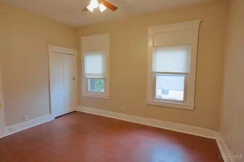 Bedroom - 1052 Marshall Ave, Cincinnati, OH 45225 photo 3 of 5