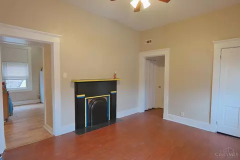 Living - 1052 Marshall Ave, Cincinnati, OH 45225 photo 4 of 5
