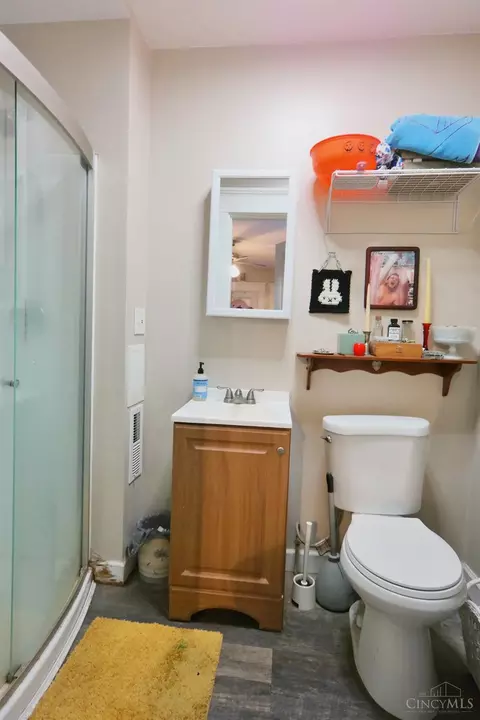 Bath - 1052 Marshall Ave, Cincinnati, OH 45225 photo 1 of 3