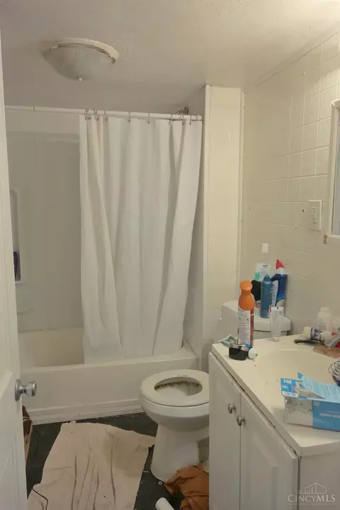 Bath - 1052 Marshall Ave, Cincinnati, OH 45225 photo 3 of 3