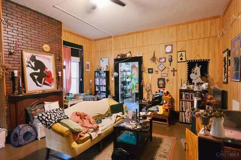 Living - 1052 Marshall Ave, Cincinnati, OH 45225 photo 2 of 5