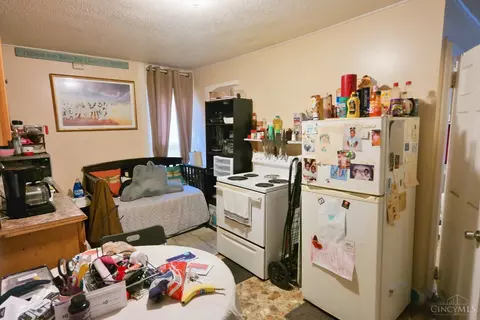 Kitchen - 1052 Marshall Ave, Cincinnati, OH 45225 photo 3 of 4