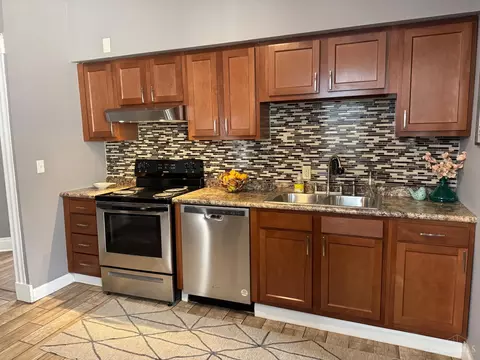 Kitchen - 278 Mcgregor Ave, Cincinnati, OH 45219 photo 3 of 4