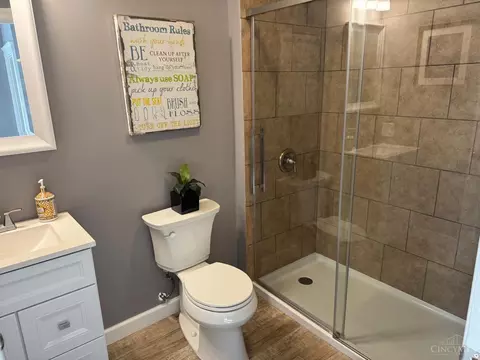 Bath - 278 Mcgregor Ave, Cincinnati, OH 45219 photo 1 of 2