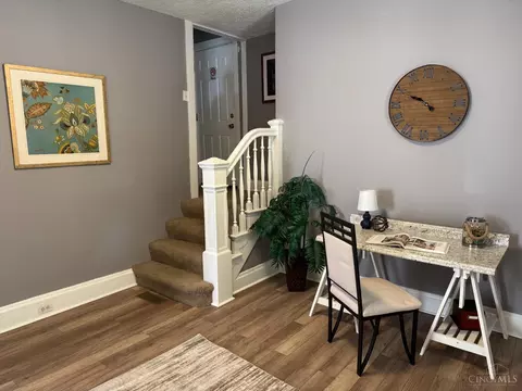 Entry Way - 278 Mcgregor Ave, Cincinnati, OH 45219 photo 2 of 3