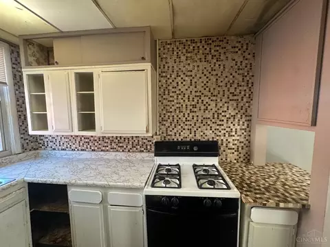 2266 Harrison Ave, Cincinnati, OH 45211 photo 8