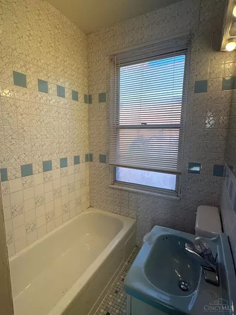 2266 Harrison Ave, Cincinnati, OH 45211 photo 5