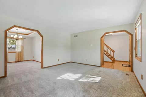 Living - 3530 Oak Spring Dr, Hamilton, OH 45011 photo 2 of 7