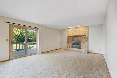 Living - 3530 Oak Spring Dr, Hamilton, OH 45011 photo 5 of 7