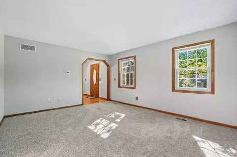 Living - 3530 Oak Spring Dr, Hamilton, OH 45011 photo 3 of 7