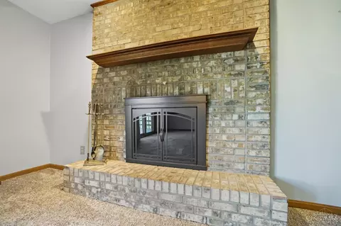 Living - 3530 Oak Spring Dr, Hamilton, OH 45011 photo 6 of 7