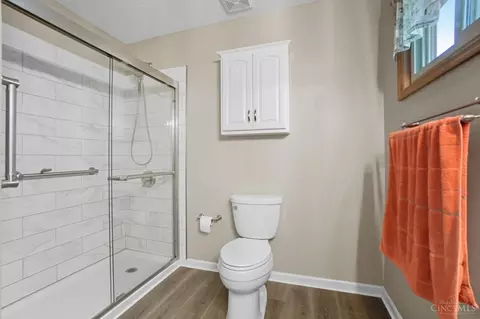Bath - 3530 Oak Spring Dr, Hamilton, OH 45011 photo 3 of 6