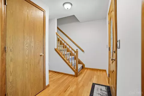 Entry Way - 3530 Oak Spring Dr, Hamilton, OH 45011 photo 1 of 2