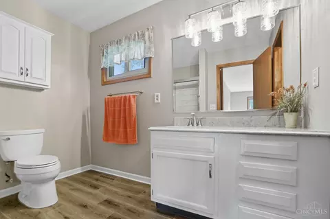 Bath - 3530 Oak Spring Dr, Hamilton, OH 45011 photo 2 of 6