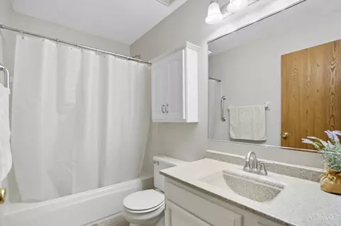Bath - 3530 Oak Spring Dr, Hamilton, OH 45011 photo 6 of 6