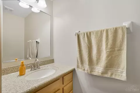 Bath - 3530 Oak Spring Dr, Hamilton, OH 45011 photo 1 of 6