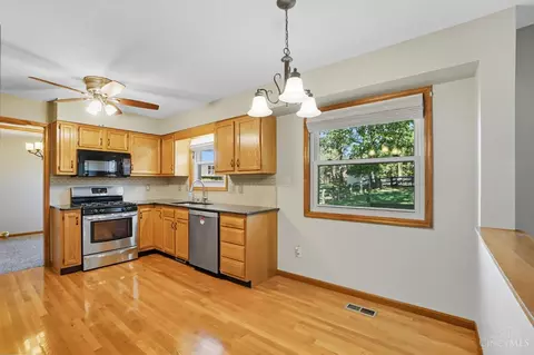 Kitchen - 3530 Oak Spring Dr, Hamilton, OH 45011 photo 5 of 5