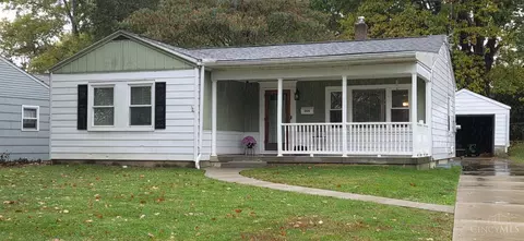 206 Farragut Rd, Greenhills, OH 45218