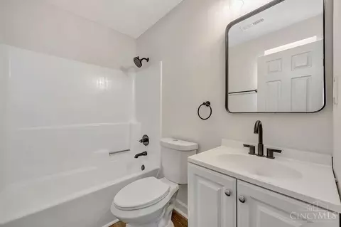 Bath - 3388 Ninann Ct, Cincinnati, OH 45211 photo 1 of 2