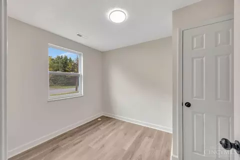 Bedroom - 3388 Ninann Ct, Cincinnati, OH 45211 photo 5 of 7
