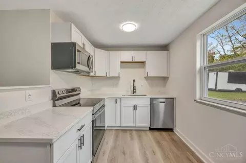 Kitchen - 3388 Ninann Ct, Cincinnati, OH 45211 photo 3 of 5