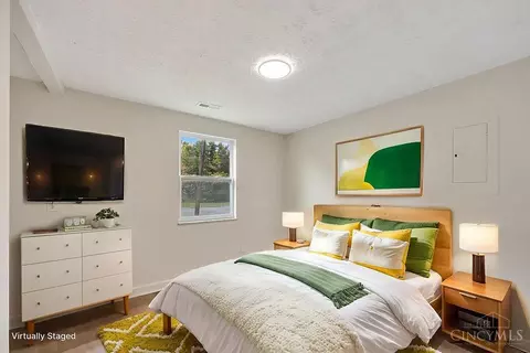 Bedroom - 3388 Ninann Ct, Cincinnati, OH 45211 photo 3 of 7