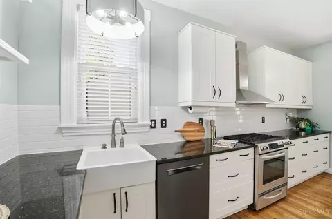 Kitchen - 2191 Townsend Rd, Cincinnati, OH 45238 photo 4 of 8