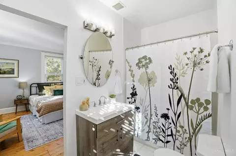 Bath - 2191 Townsend Rd, Cincinnati, OH 45238 photo 3 of 4