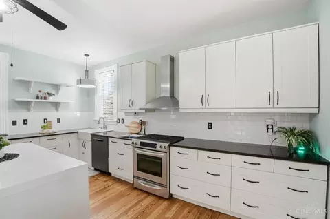 Kitchen - 2191 Townsend Rd, Cincinnati, OH 45238 photo 5 of 8