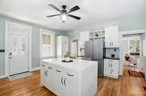 Kitchen - 2191 Townsend Rd, Cincinnati, OH 45238 photo 3 of 8