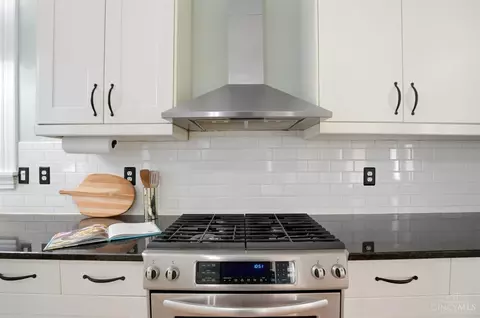 Kitchen - 2191 Townsend Rd, Cincinnati, OH 45238 photo 8 of 8