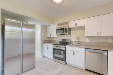 Kitchen - 833 Galbraith Rd, Cincinnati, OH 45231 photo 2 of 2