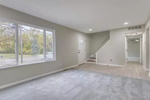 Living - 833 Galbraith Rd, Cincinnati, OH 45231 photo 2 of 3