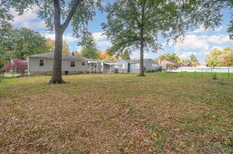 Exterior - 10410 Maria Ave, Cincinnati, OH 45231 photo 6 of 7