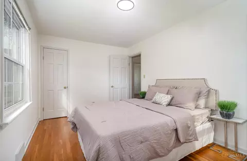 Bedroom - 10410 Maria Ave, Cincinnati, OH 45231 photo 2 of 6