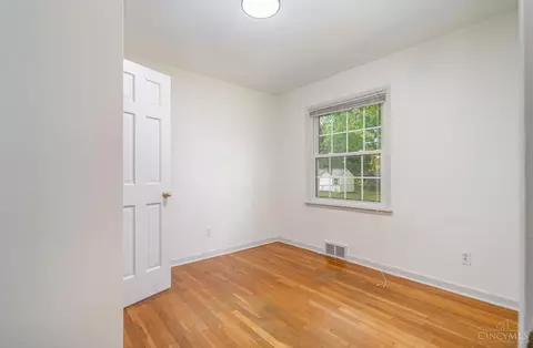 Bedroom - 10410 Maria Ave, Cincinnati, OH 45231 photo 5 of 6